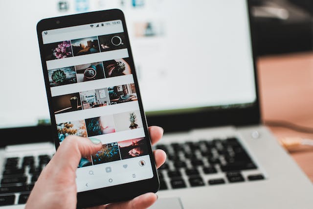 managing instagram with hootsuite